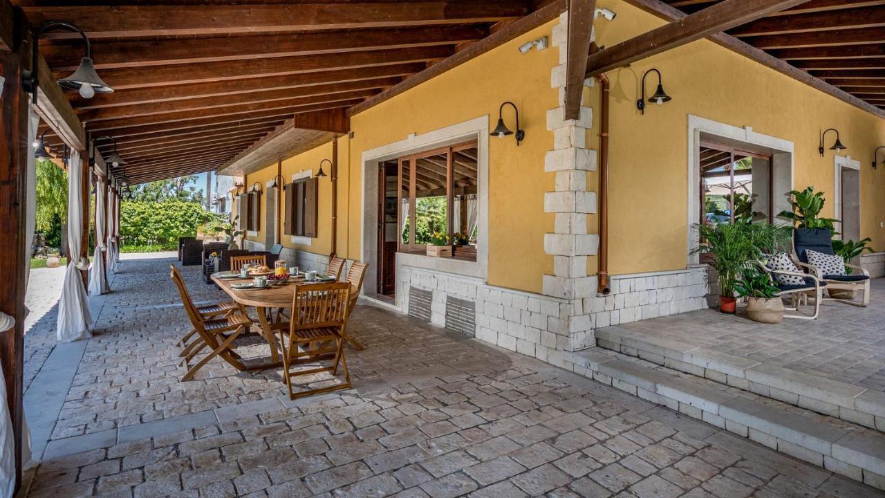 Villa Cutrera 8, Emma Villas Chiaramonte Gulfi Exterior photo